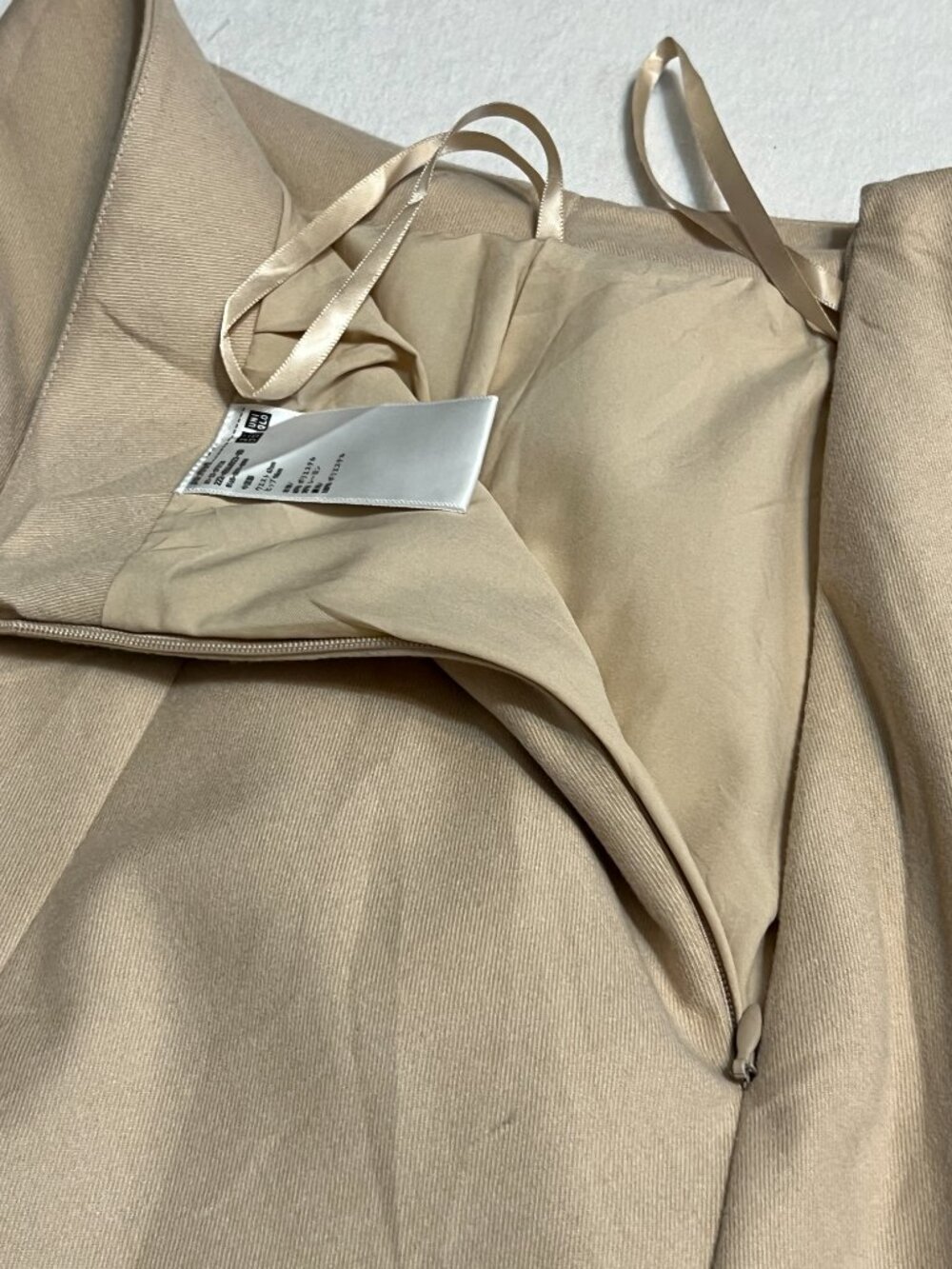 Uniqlo Flare Midi Skirt Beige A-Line High Waist Lined Size S/26" Minimalist - Picture 4 of 8